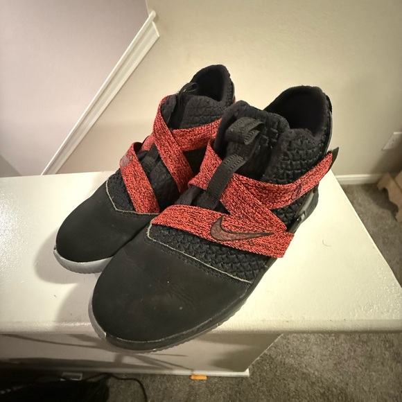 Nike Kids Lebrons Black and Red Nikes  with Velcro Strap Size 13C - Picture 1 of 8